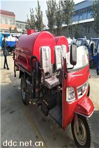  小型三轮喷水车